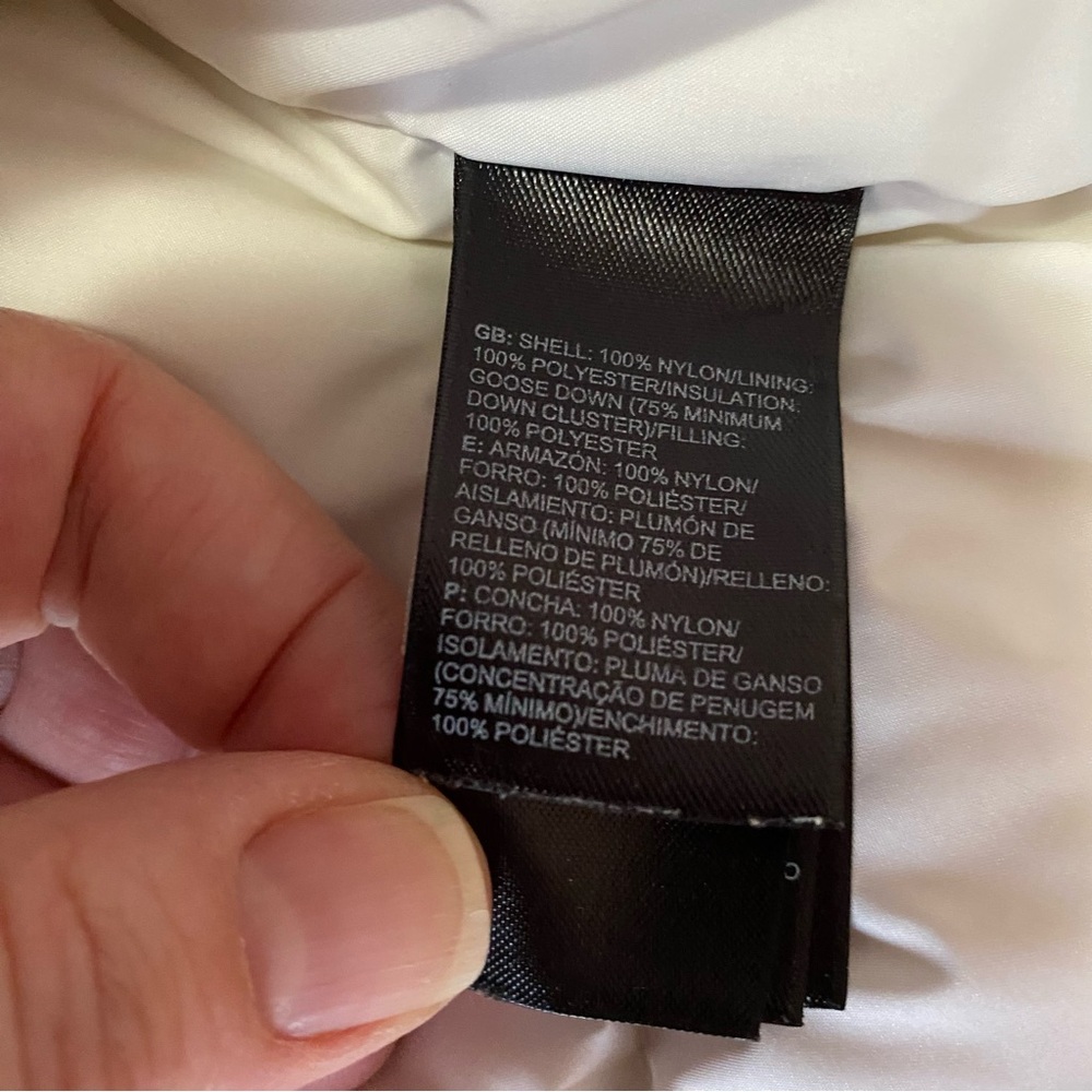 The North Face women’s white 550 down quilted vest - Picture 6 of 15
